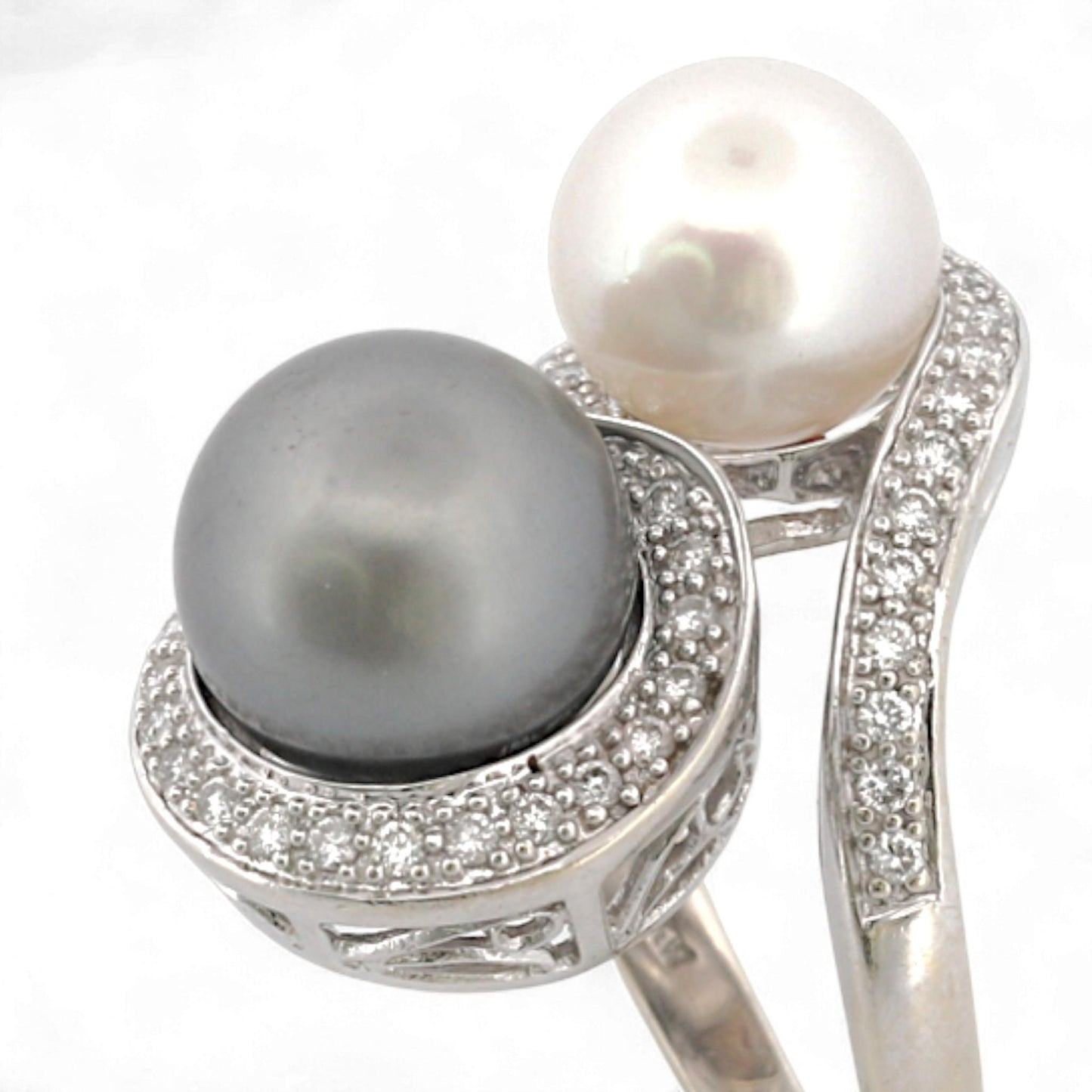 14K White Gold BH Signed Black & White Pearl Diamond Statement Ring Size 8.25