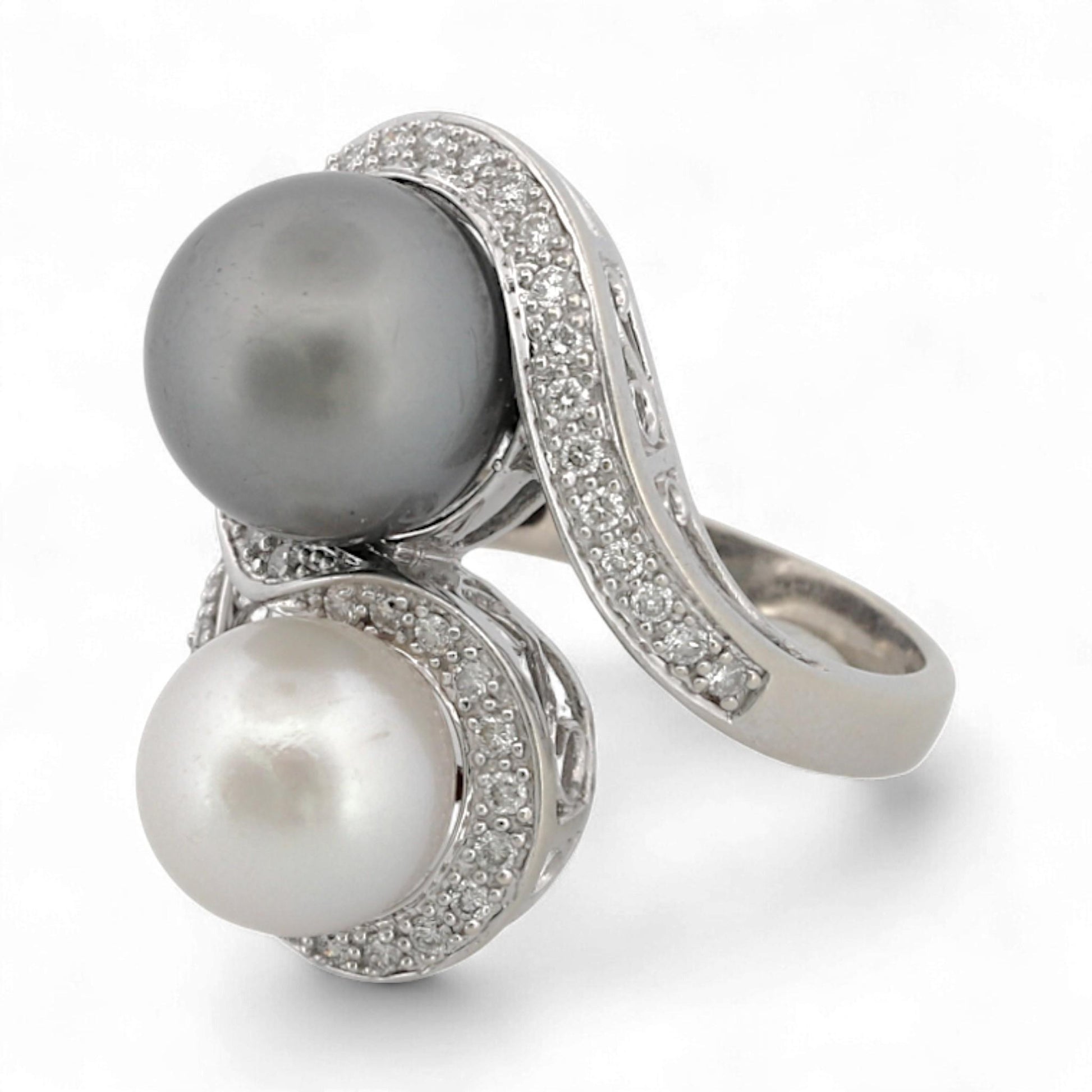 14K White Gold BH Signed Black & White Pearl Diamond Statement Ring Size 8.25