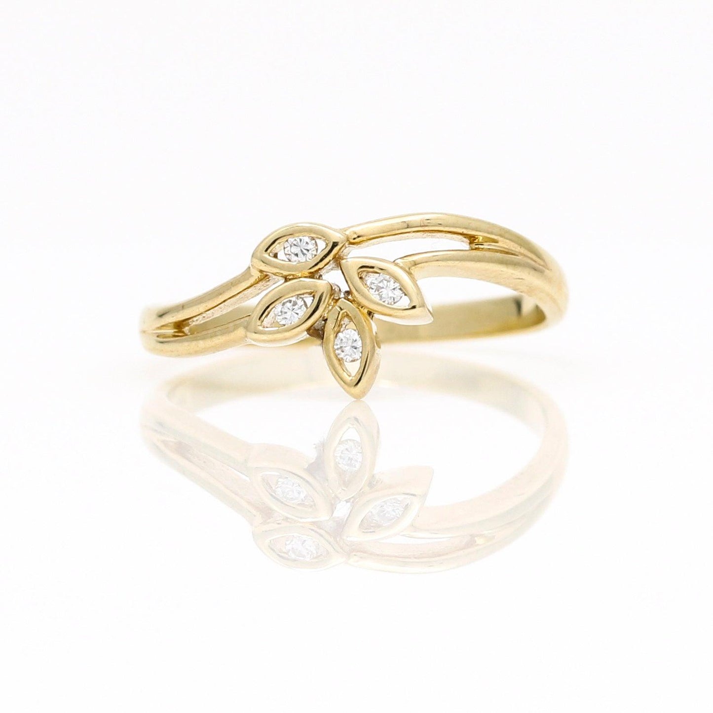 Women's Modern Diamond Leaves Ring in 14k Yellow Gold - 31 Jewels Inc.