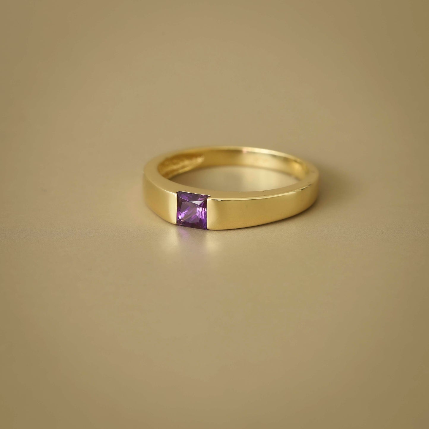 Vintage Style 18k Gold Amethyst Gemstone Ring - Size 7