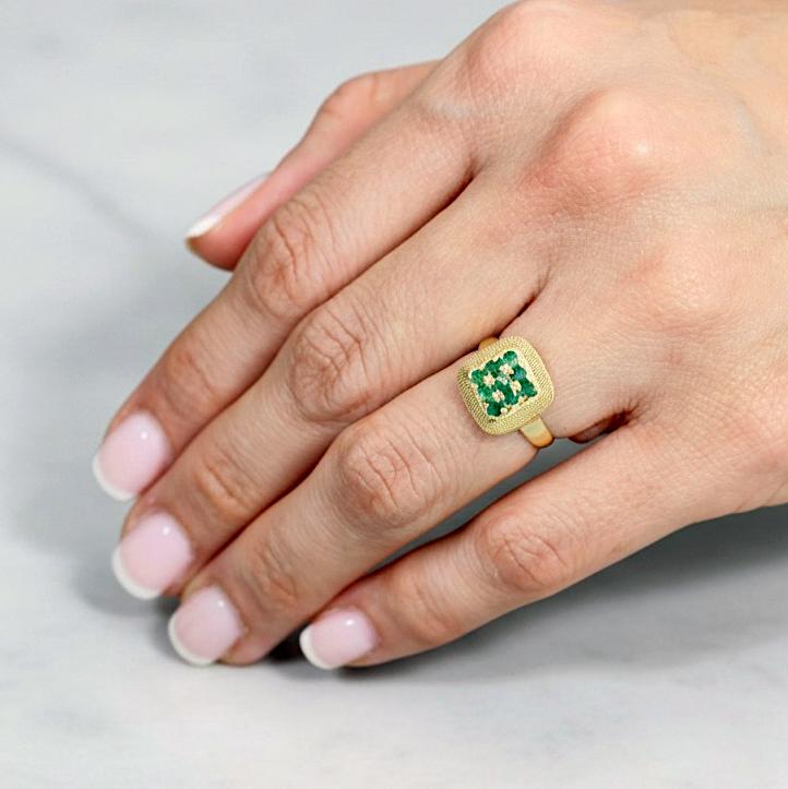 Vintage 18k Yellow Gold Emerald Rope-Textured Retro Statement Ring