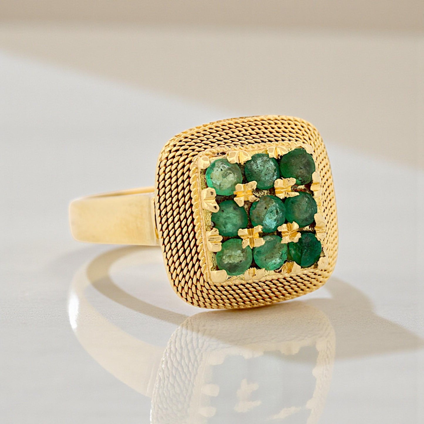 Vintage 18k Yellow Gold Emerald Rope-Textured Retro Statement Ring