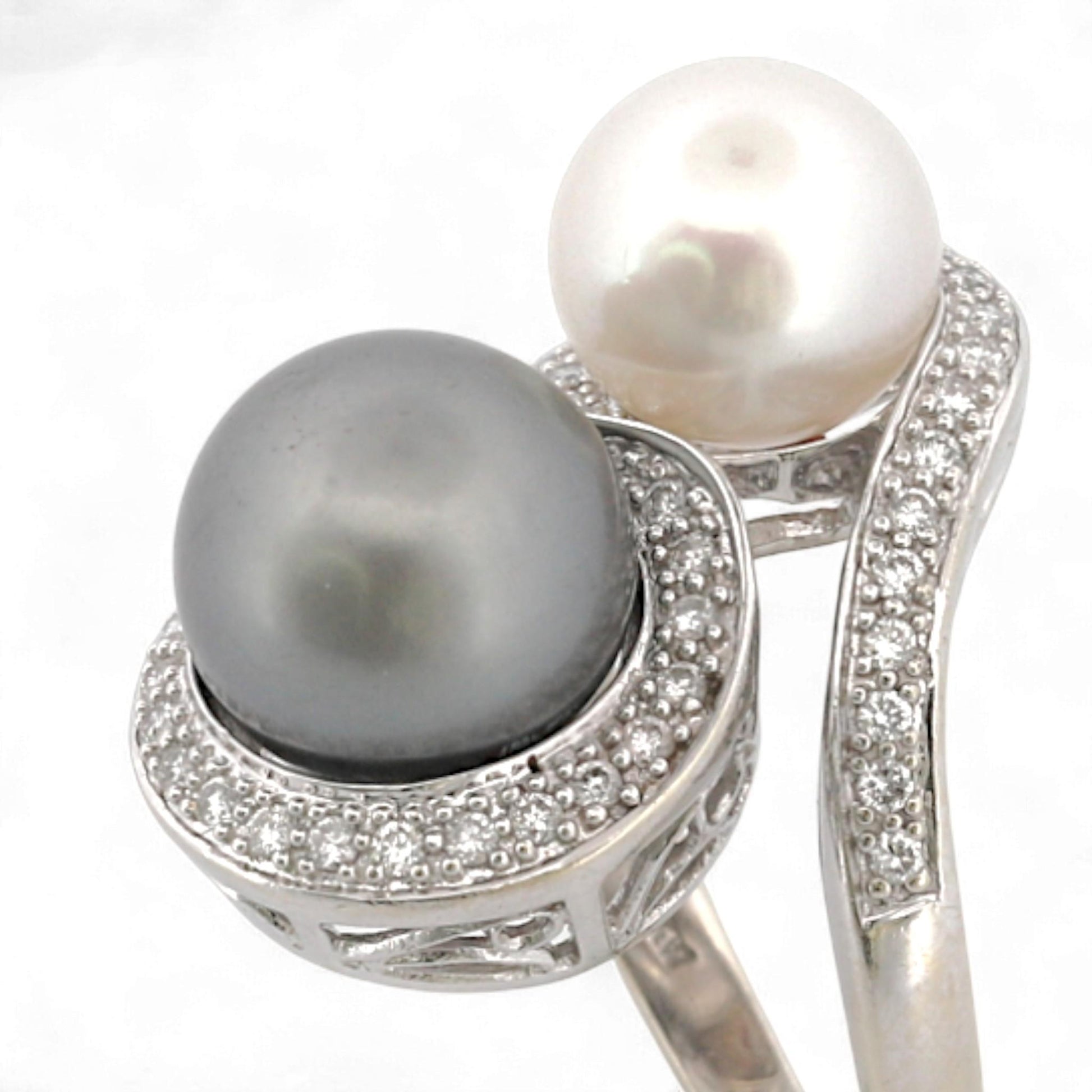 14K White Gold BH Signed Black & White Pearl Diamond Statement Ring Size 8.25