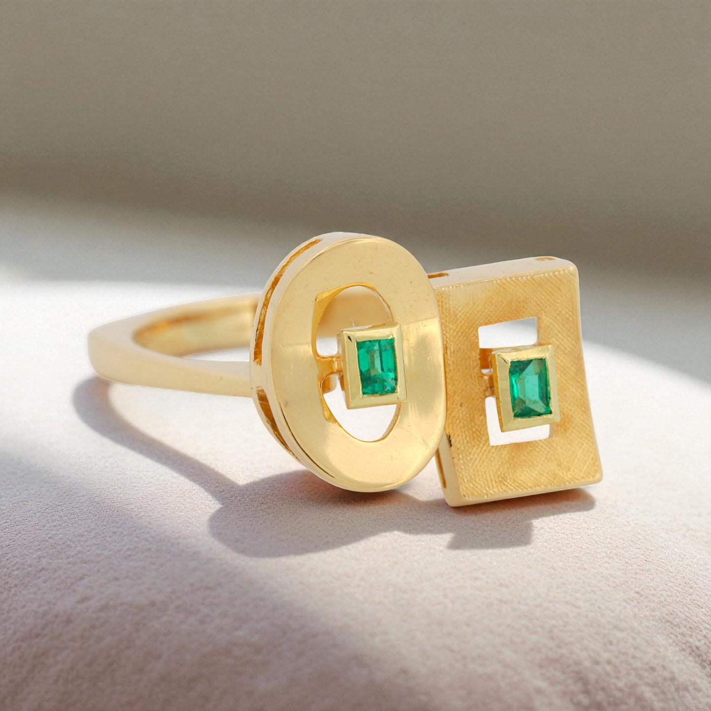 Vintage 18K Yellow Gold Emerald Geometric Bezel Ring Size 7