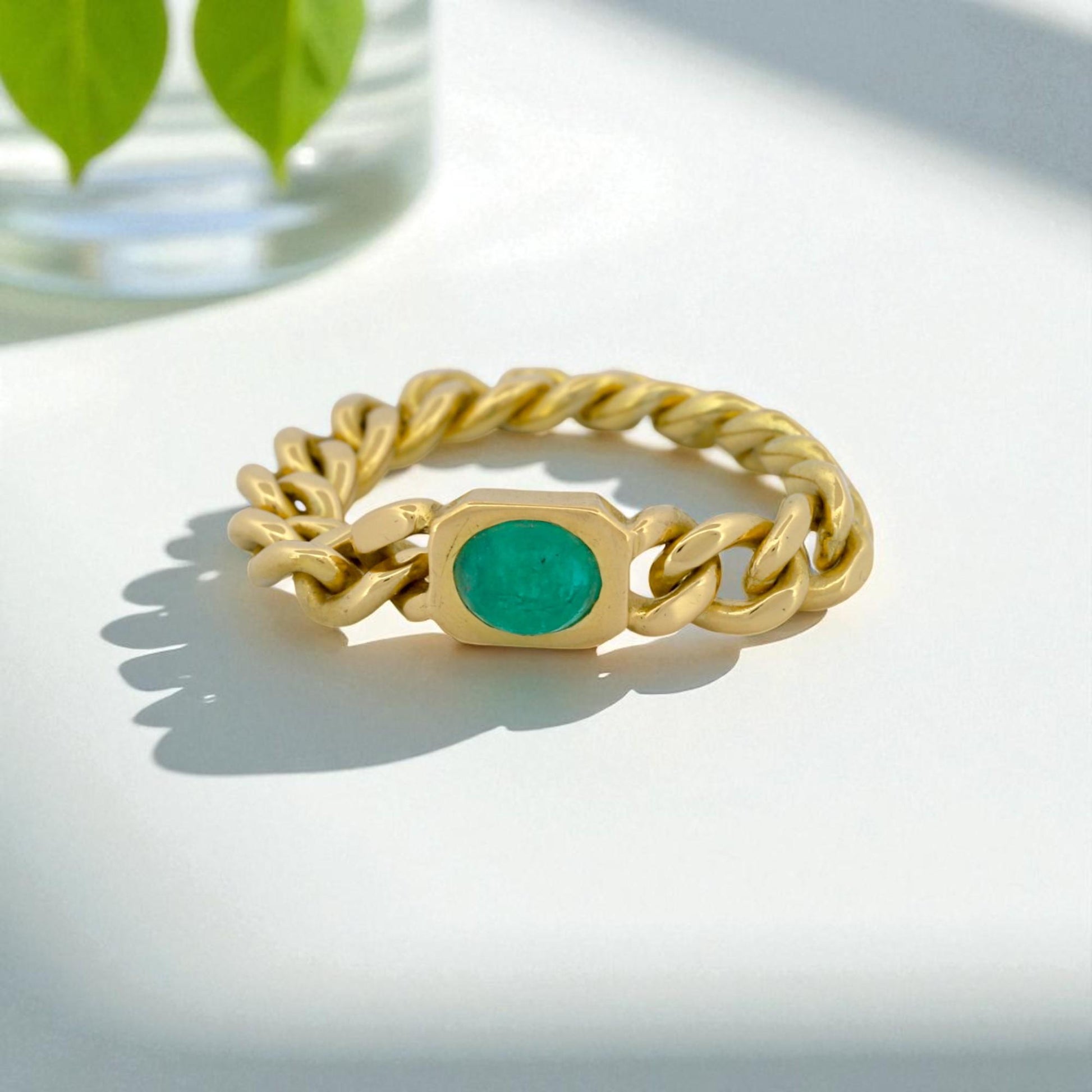 Vintage 18K Gold Curb Link Ring with Cabochon Emerald