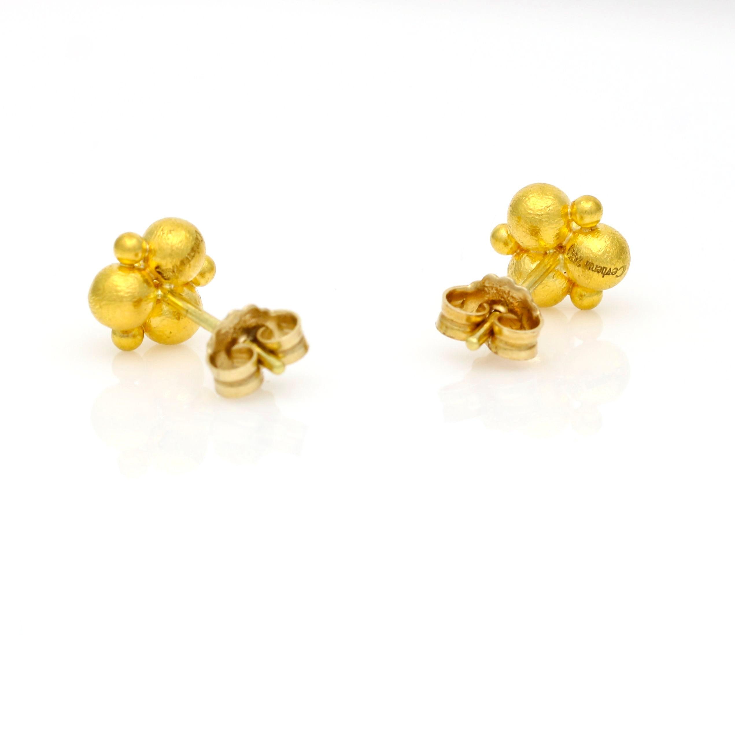 Some 24k gold earrings you don't see everyday. 👀 Very unique hand made  Cluster Flower/Southeast Asian style earrings. ⚒️🌸 Weight: 3.8… | Instagram