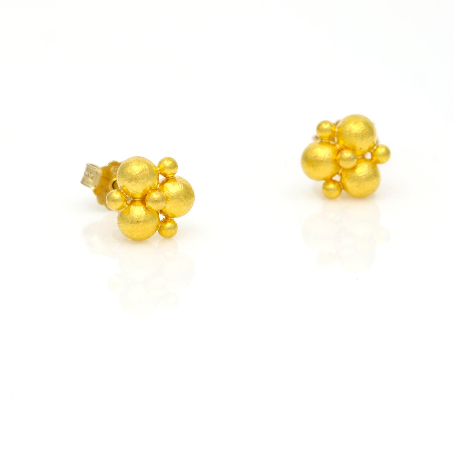 Cevherun 24k Gold Women's Stud Earrings - 31 Jewels Inc.