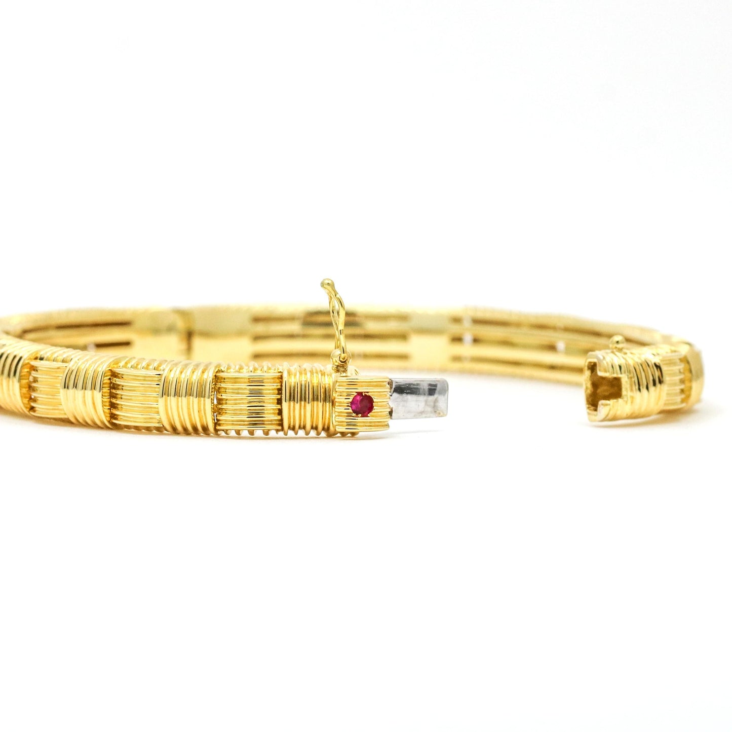 Roberto Coin Appassionata Hinged Bangle Bracelet in 18k Yellow Gold - 31 Jewels Inc.