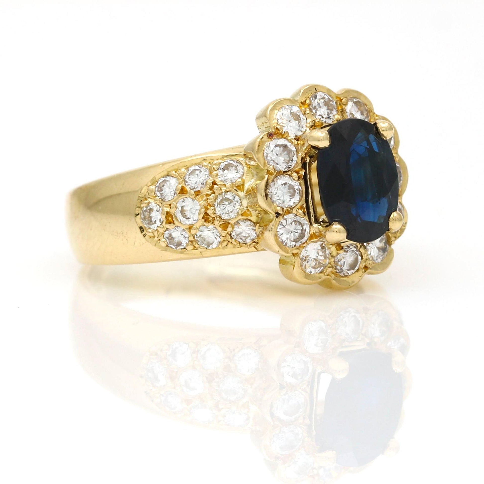 Vintage Blue Sapphire and Diamond Cocktail Ring in 18k Yellow Gold - 31 Jewels Inc.