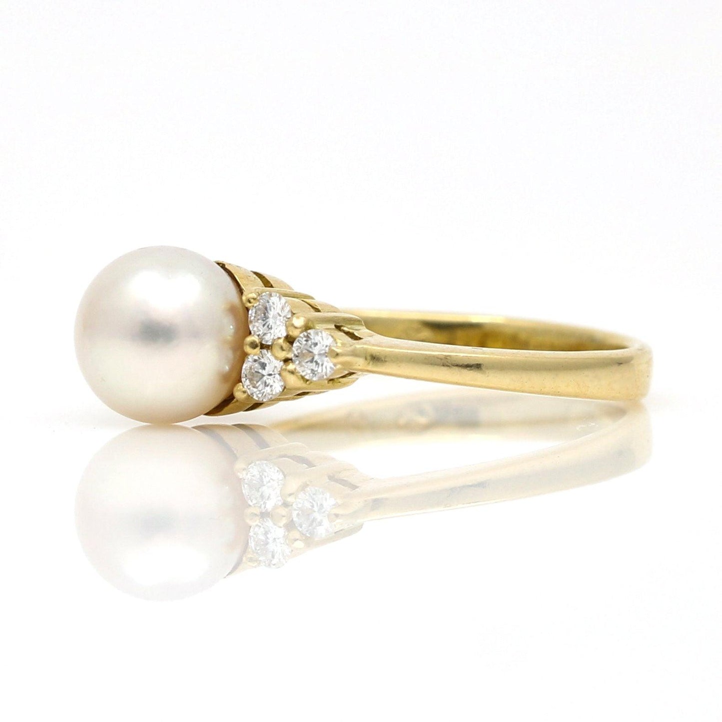 Women's 7.5mm Pearl and Diamond Ring in 18k Yellow Gold SIGNED - 31 Jewels Inc.