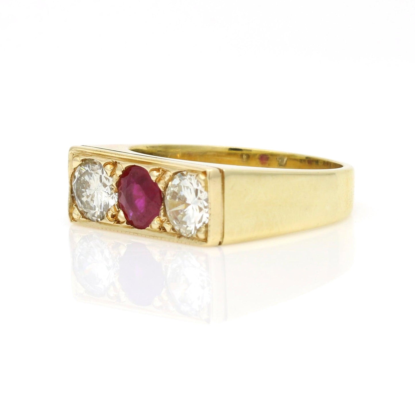 Women's Burma Ruby Diamond Vintage Statement Ring in 18k Gold 1.70 cttw - 31 Jewels Inc.