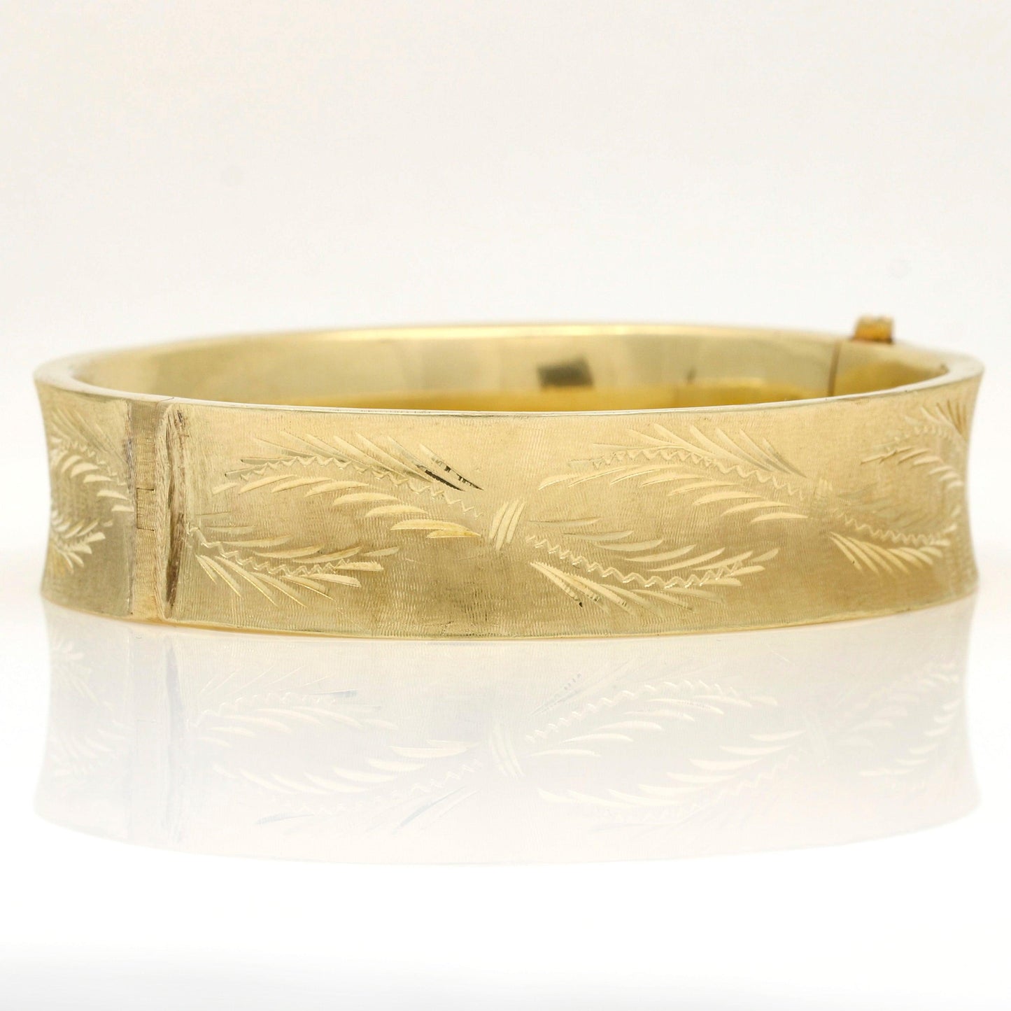 Women's Concave Hinged Bangle Bracelet in 14k Yellow Gold - 31 Jewels Inc.