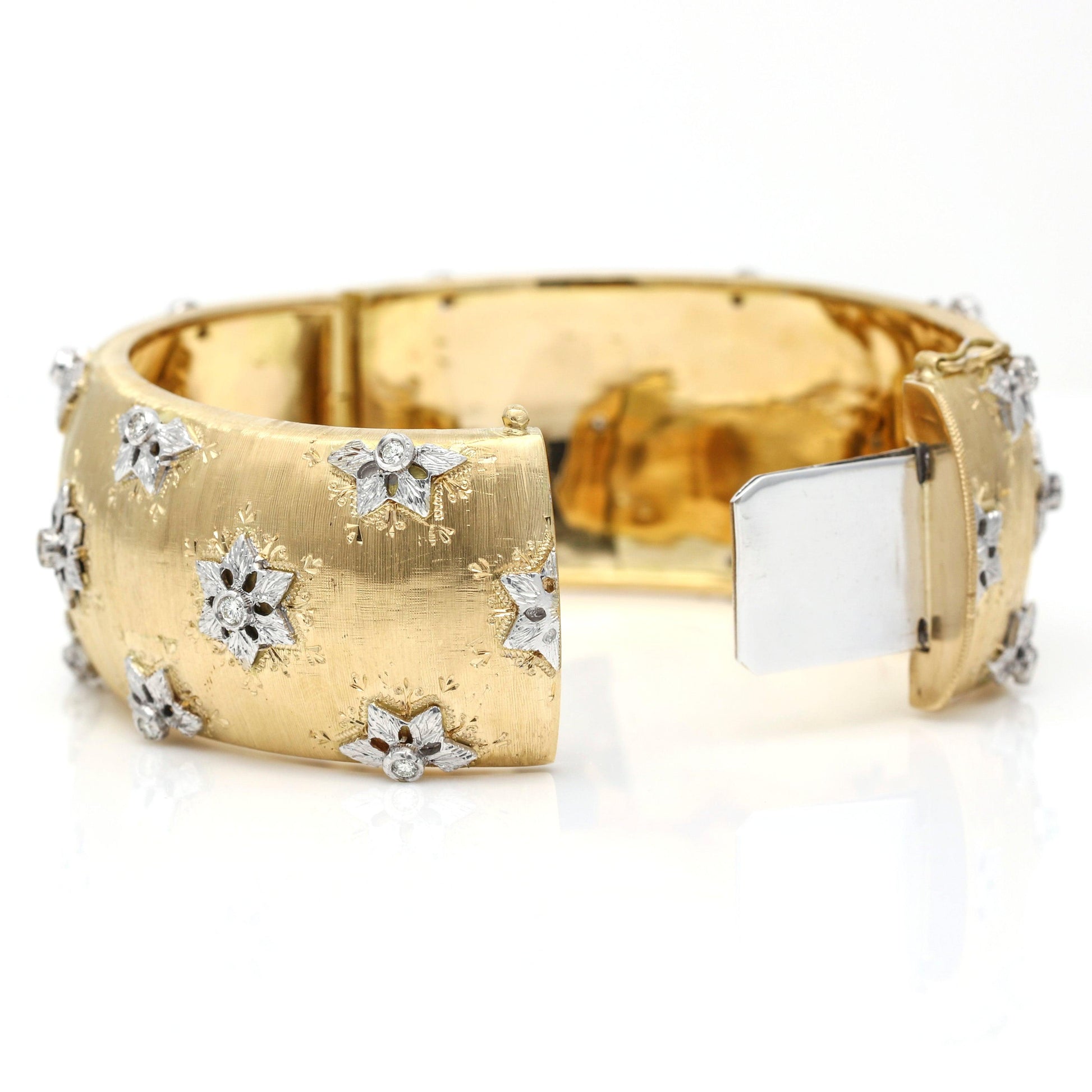 Women's Italian Diamond Florentine Finish Bangle Bracelet 18k Yellow Gold - 31 Jewels Inc.