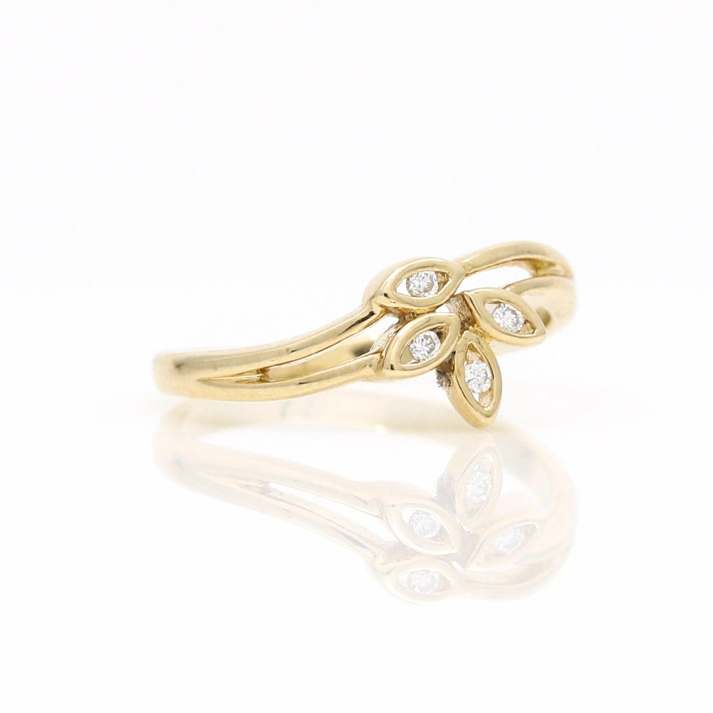 Women's Modern Diamond Leaves Ring in 14k Yellow Gold - 31 Jewels Inc.