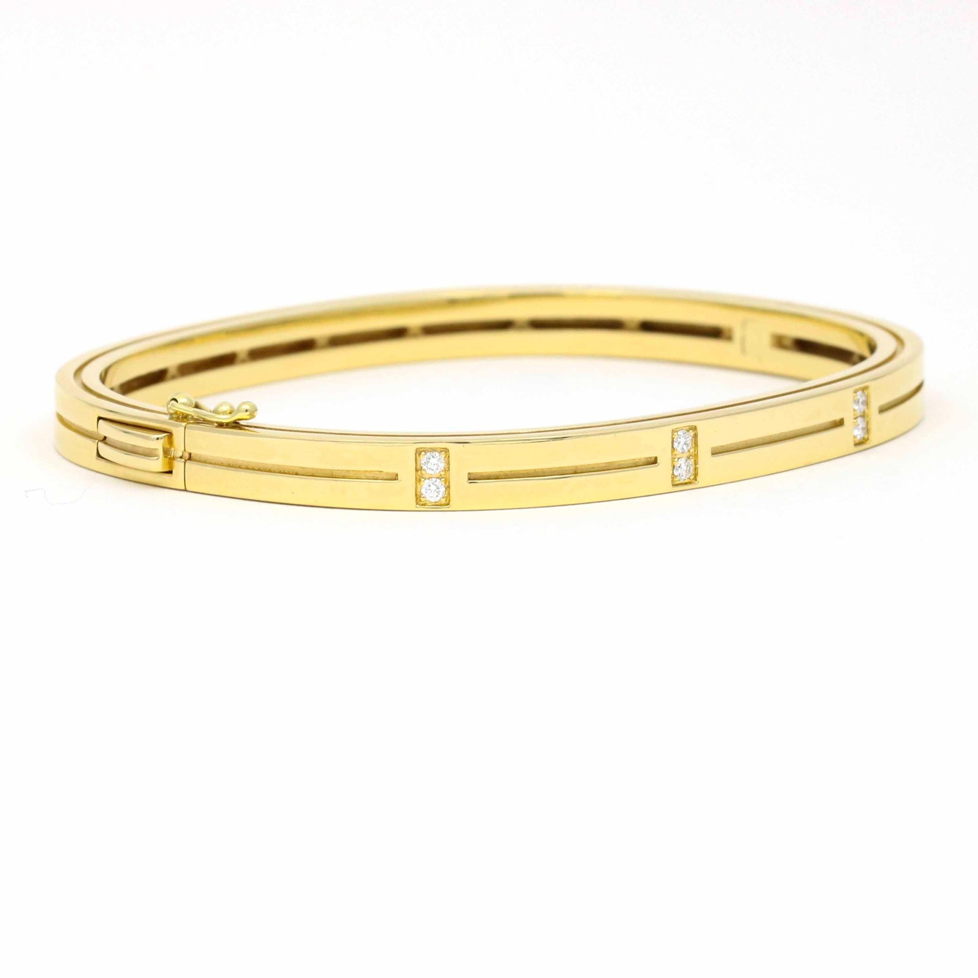 Women's Roberto Coin Diamond Groove Bangle Bracelet in 18k Yellow Gold - 31 Jewels Inc.