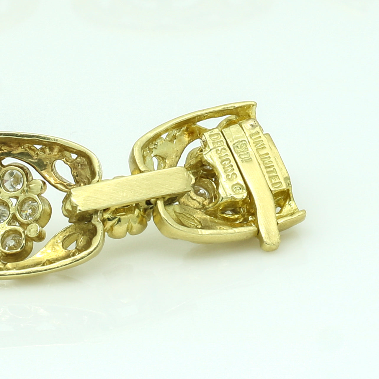 Designs Unlimited Women's Diamond Fancy Openwork Flower Link Bracelet in 18k Gold